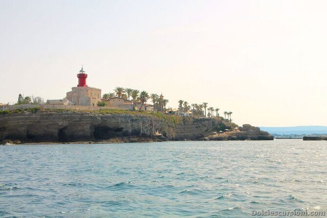 Tour of the island of Ortigia and exploration of sea caves with baths. - The Guide’s Role: Knowledge and Atmosphere