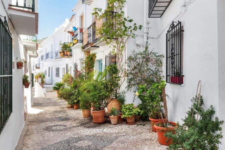 Tour to Nerja's Caves, Nerja city and Frigiliana - Authentic Experiences and Practical Tips