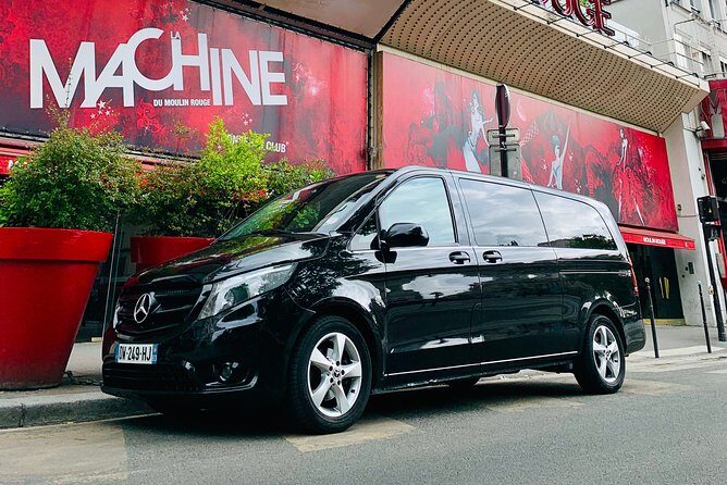 Tourist outing at the Moulin Rouge - Detailed Review of the Moulin Rouge Private Transfer Tour