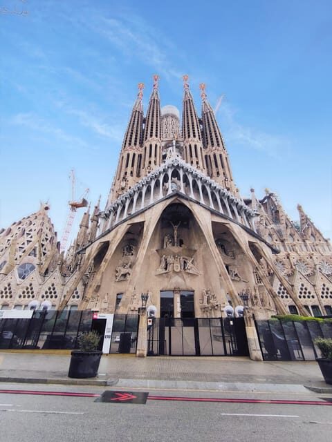 Tur Barcelona în Român - A Deep Dive into the Barcelona in Român Tour
