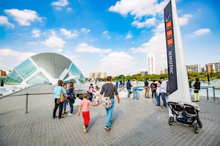 Valencia: City of Arts and Science 3D Movie at Hemisfèric - In-Depth Look at the Hemisfèric Experience