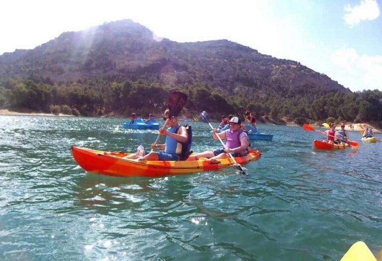 Valencia: Day trip to Chulilla + hike and kayak tour on the lake - Discovering the Charco Azul and the Gorge of the Turia River