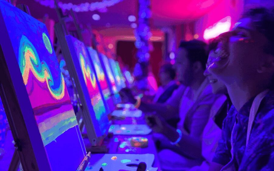 Valencia: Fluorescent painting workshop and wine - The Wine and Atmosphere