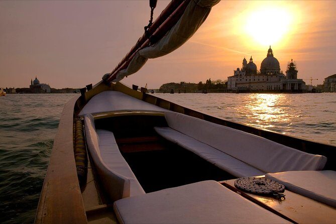 Venice Sunset Cruise by Typical Venetian Boat - Authenticity and Comfort on a Traditional Venetian Vessel