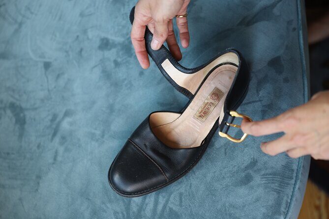 Vintage Fashion Walk with a Stylist - A Style Guide in Your Pocket