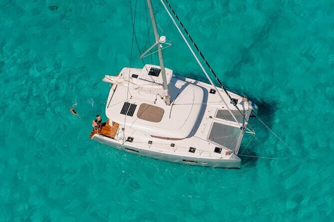 VIP Catamaran Luxury Private Tour in Lisbon up to 18 clients - FAQs
