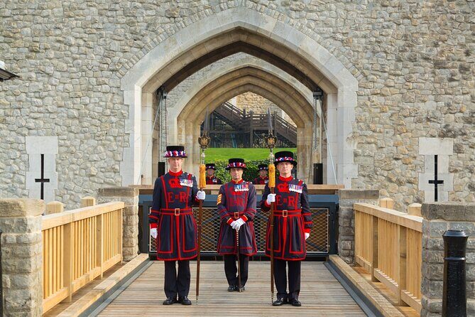 VIP Tower of London and Crown Jewels Tour with Private Beefeater Meet & Greet - The Full Experience: What to Expect