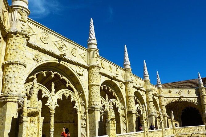VIP-walking-Tour - Lisbon with your private - in German - FAQs