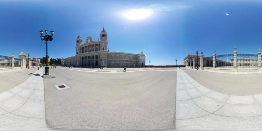 Virtual Reality Experience Fun And Tickets & Imageen - Who Would Love This Tour?