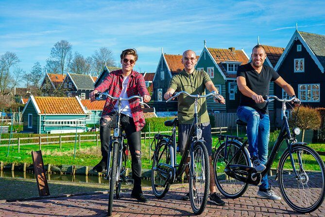 Volendam: E-bike rental with suggested countryside- and fisherman village route - What’s Included and What to Consider