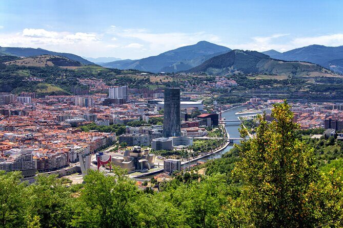 Year of Love in Bilbao: Self-Guided Romantic Puzzle Quest - Who is this tour best suited for?