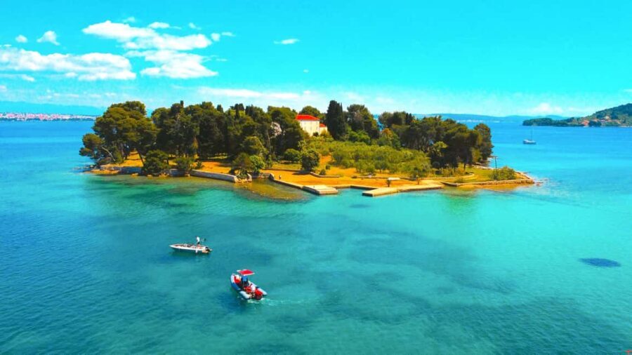 Zadar: Speedboat Tour with Snorkeling & Fruit