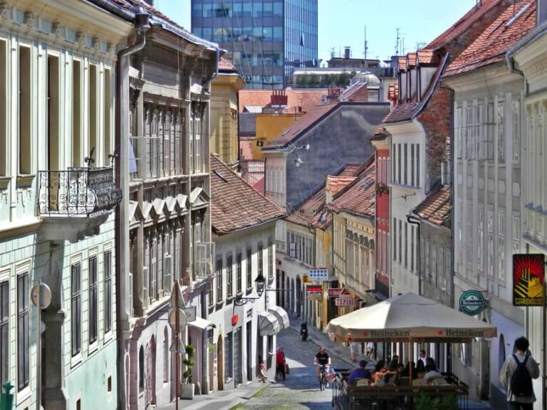 Zagreb: Group walking tour of Zagreb (funicular included) - The Cathedral and Kaptol
