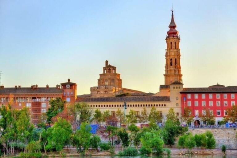 Zaragoza : Must-See Attractions Private Walking Tour - What Makes This Tour Special