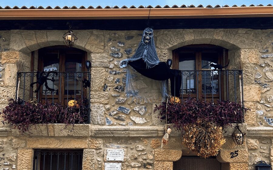 Zaragoza: Only excommunicated and cursed town with witches in Spain and food - What Makes This Tour Stand Out?