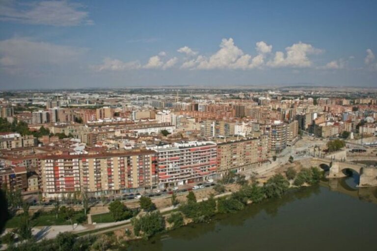 Zaragoza: Private custom tour with a local guide - Why This Tour Works Well