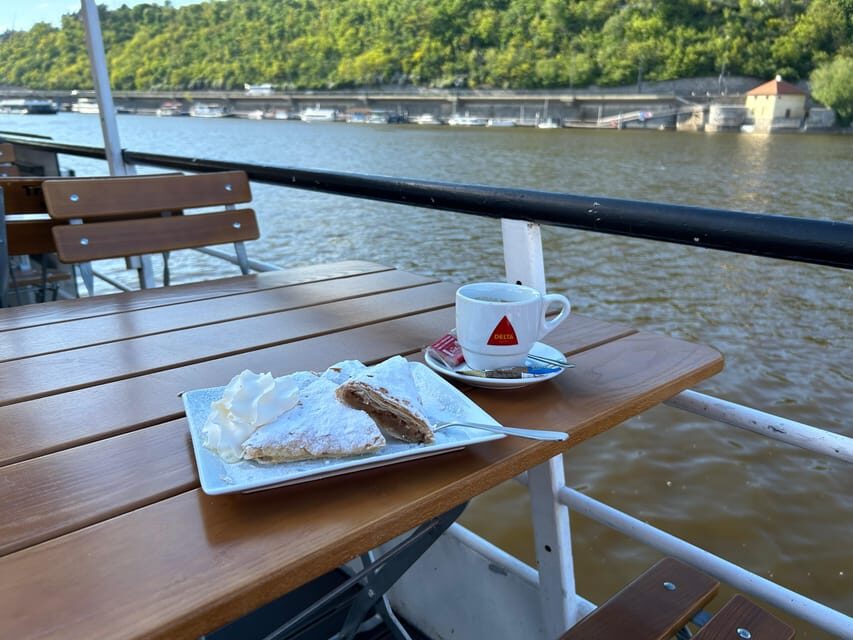 1 hour boat cruise with fragrant coffee and homemade strudel - Why This Cruise Is Worth Considering