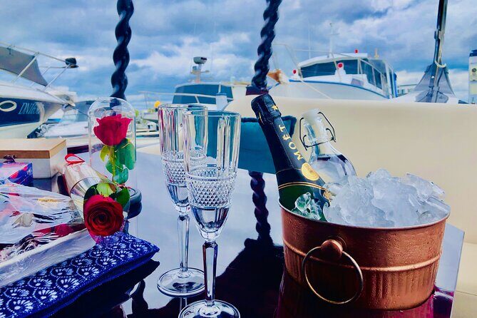 1 Hour Private Romantic Gondola Cruises in Banksia Beach - Exploring the Details of the Gondola Experience