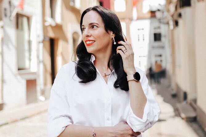 1H Private Photoshoot in Old Town of Riga - Who Will Love This Experience?
