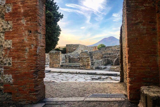 2.5-Hour Guided Tour of Pompeii with an Archaeologist - Authentic insights from reviews