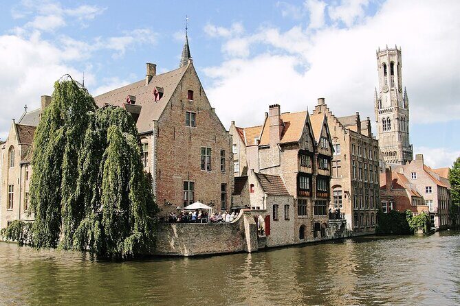 2-Hour Historical Walking Tour in Bruges with Praline Included - An In-Depth Look at the Tour Experience