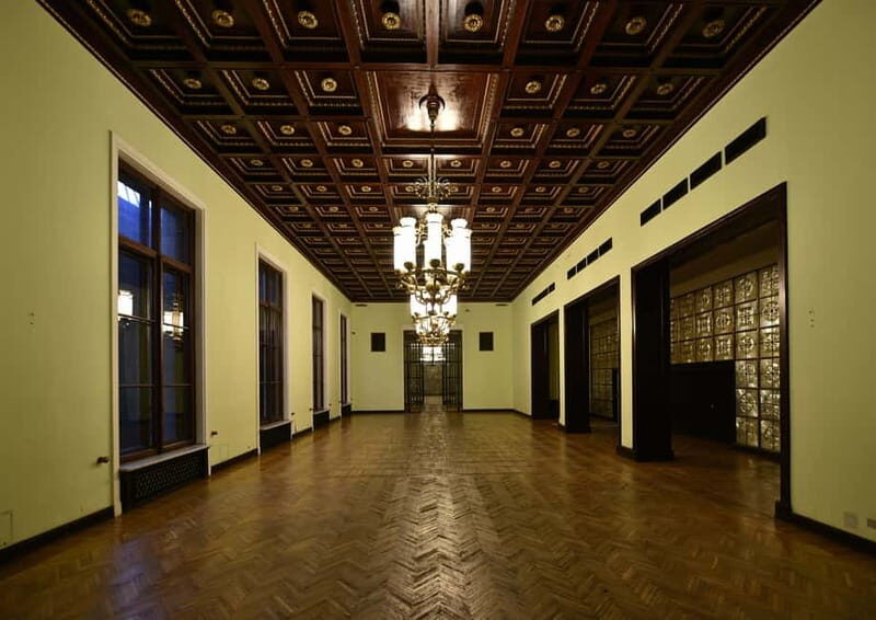2 hour: Palace of Culture & Science Guided Tour in English - A Walk Through Warsaw’s Controversial Icon