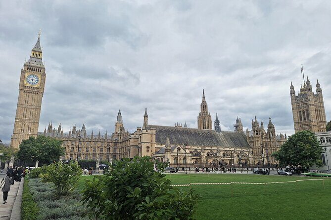 2 Hour Walking Tour from Buckingham Palace to Big Ben - The Royal and Governmental Landmarks