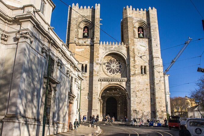 2 Hours Private Hills Historical Tour in Lisbon - The Sum Up