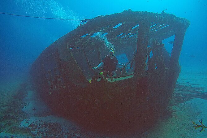 2 Tanks Scuba Diving Wreck and Reef in Cancun for Certified Divers - A Closer Look at the Cancun Wreck and Reef Tour