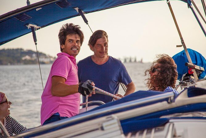 2,5h Lisbon Sunset Sail with Drinks and Snacks - Frequently Asked Questions