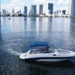 26 Ft Boat, Miami Bay Tour for 2 or 4 hours. 10 people - The Experience: Freedom and Flexibility