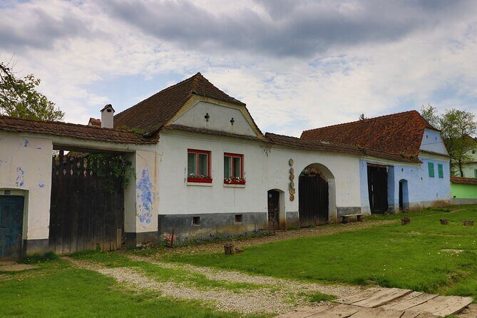 3 Days UNESCO Tour of Transylvania. Private tour from Bucharest - Day 3: Castle Legends and City Fortresses