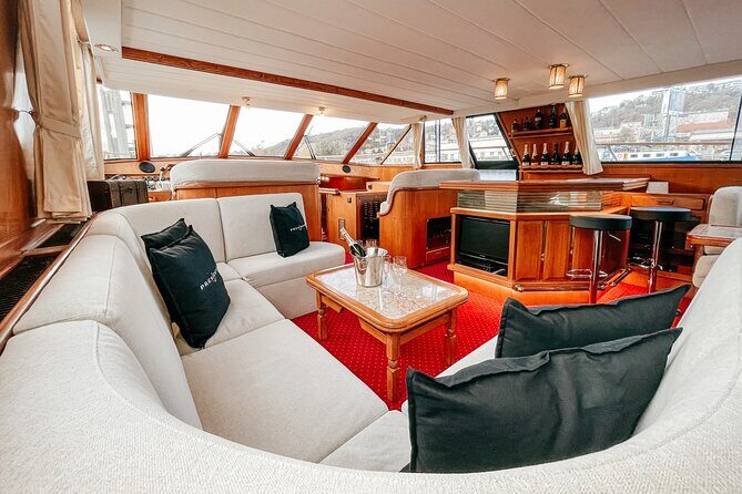 3-hour private cruise in Prague for 10 people - The Itinerary: What to Expect