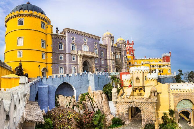 3 Tours Private / Tour SINTRA Second Day Tour FÁTIMA Third day Tour LISBON - Day 2: Spiritual Serenity at Fátima