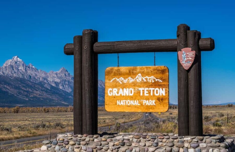 4-Day Yellowstone&Mount Rushmore Tour from Salt Lake City - The Journey Begins: Day 1 in Jackson, Grand Teton, and Yellowstone
