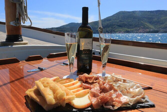 4-Hour Guided Boat Tour with Aperitif at Sunset in Spezia - Practical Tips for Your Trip