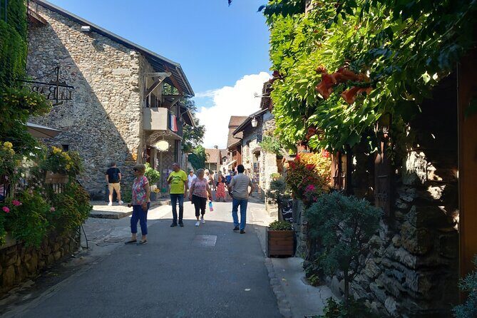 4 Hour Private Tour of the Medieval Town of Yvoire near Geneva - Authenticity and Expertise: The Role of Your Guide