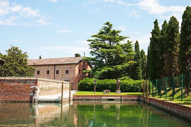 4 hours Private Boat Tour to Murano, Burano with local real guide - What Makes This Tour Stand Out?