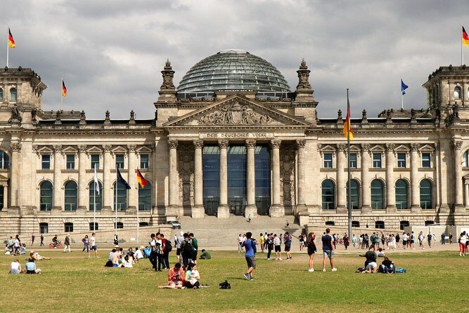 5hours: Guide, Chauffeur & Photographer in Berlin private Tour - The Itinerary Breakdown