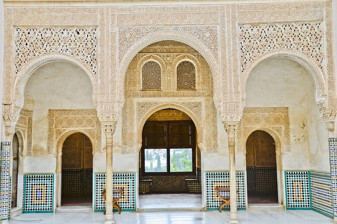 6-Day Guided Tour Andalusia & Madrid from Lisbon - Exploring the Itinerary: What to Expect at Each Stop