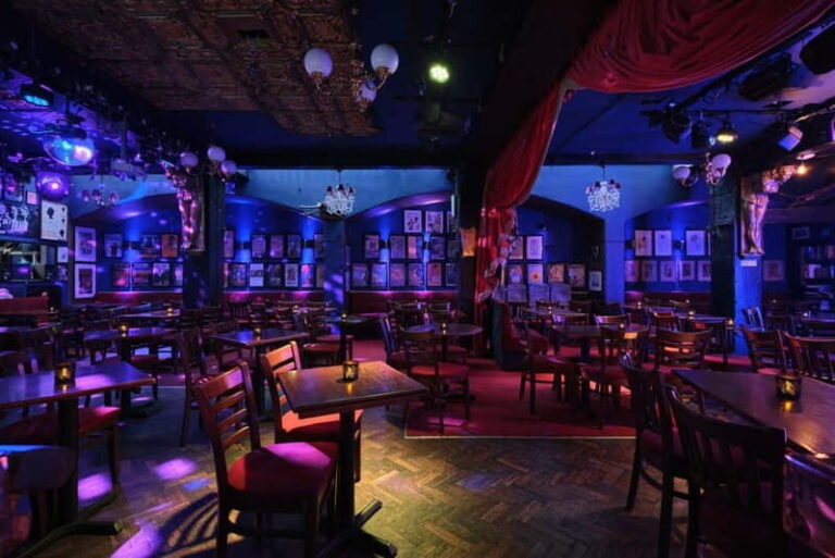 90s 00s Rewind - A Closer Look at the Experience