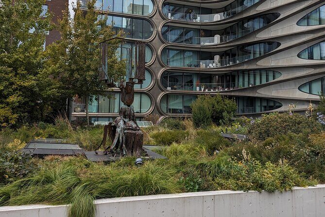 A Half Day Walk Between the Skyscraper Clusters of Manhattan - Who Should Consider This Tour?