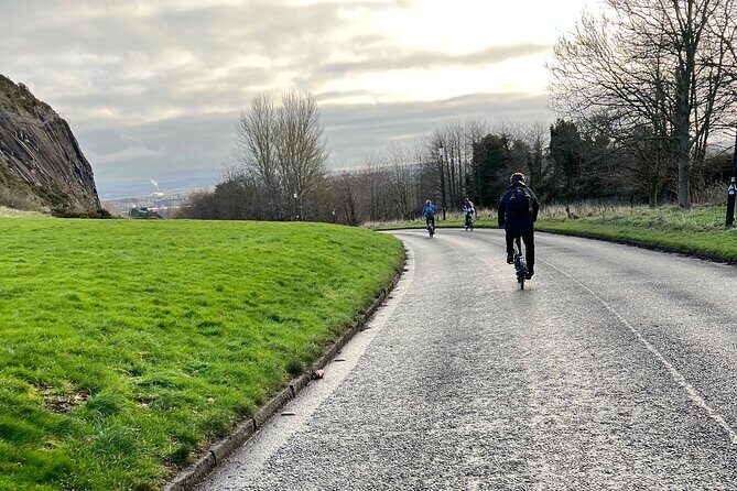 'A wee pedal's' E-bike tour of Arthur's Seat and beyond - Key Points