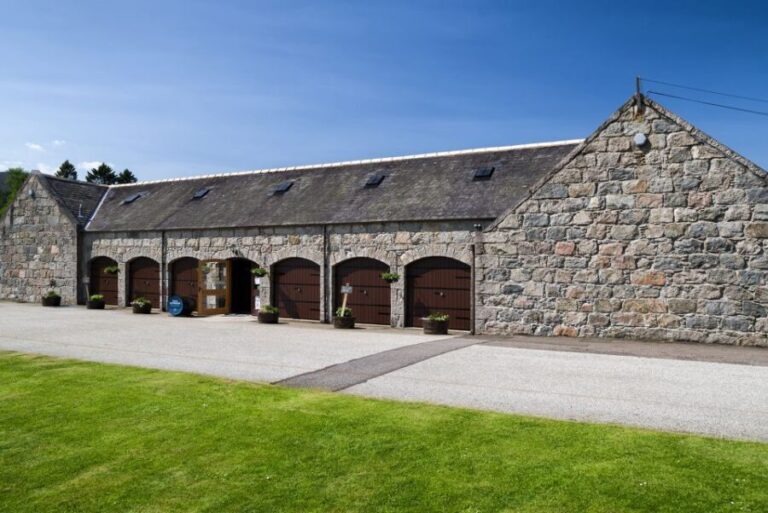 Aberdeen, Shire Castle & Distillery Private Group Day Tour - Whisky Distillery Visits and Tasting Experience
