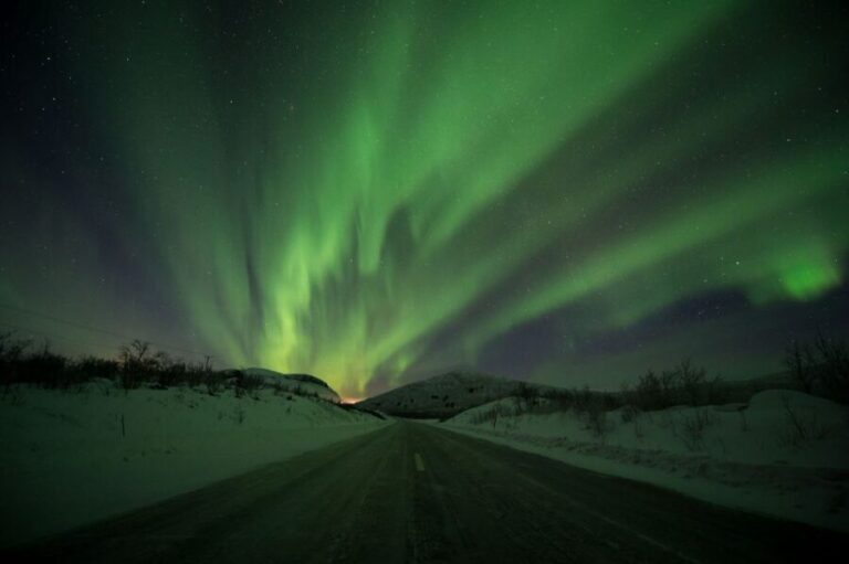 Abisko: Guided Aurora Chase with Hotel Transfers - Exploring the Abisko Aurora Chase Experience