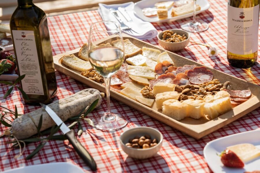 Abruzzo: Country Picnic in an Olive Grove at a Winery - A Close Look at the Experience