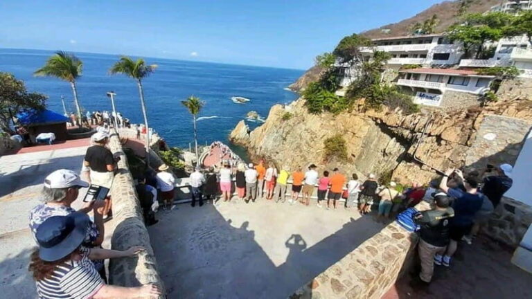 Acapulco: Express Cliff Diving Show Tour - A Detailed Look at the Acapulco Cliff Diving Show Tour