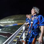 Adelaide: Adelaide Oval Night Roof Climb with Drink - The Rooftop Experience