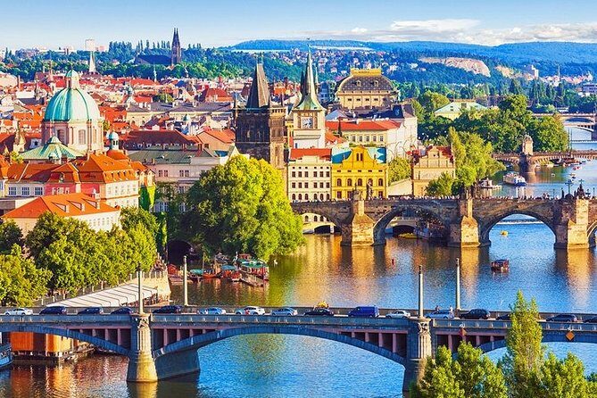 Airport Transfer: Vienna to Vienna Airport VIE by Luxury Van - Who is this best for?