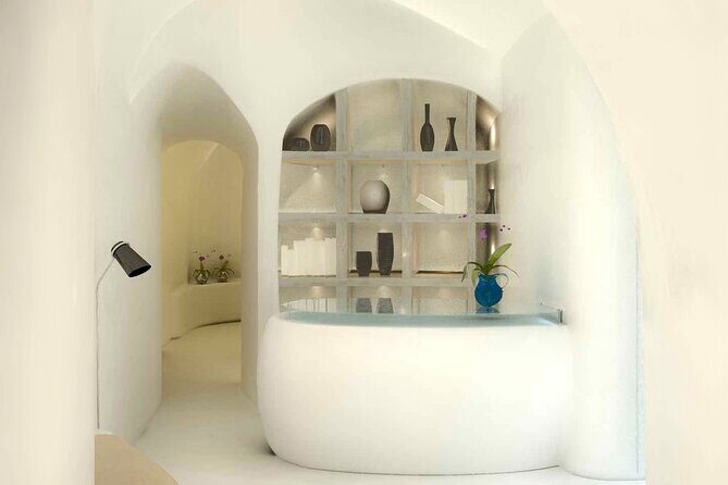 Akrotiri: Couples Departure Day Treat w Massage & Day Pool Access - Who Will Love This Tour?